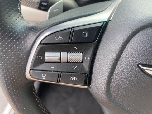 Used 2025 Genesis G70 2.5T RWD image 14