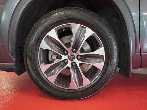 Certified 2021 Toyota Highlander XLE image 55