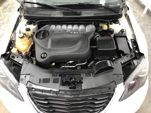 Used 2013 Chrysler 200 S image 10