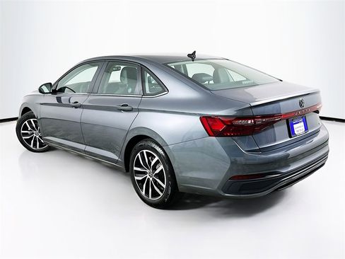 Used 2025 Volkswagen Jetta SE image 6