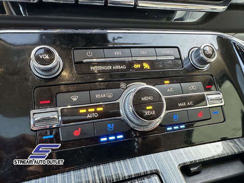 Used 2021 Lincoln Navigator Black Label w/ Cargo Convenience Package image 33