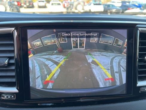 Certified 2023 Chrysler Pacifica Touring-L image 26