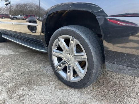 Used 2018 Cadillac Escalade ESV Luxury image 15