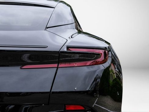 Used 2020 Aston Martin DB11 Coupe RWD image 51