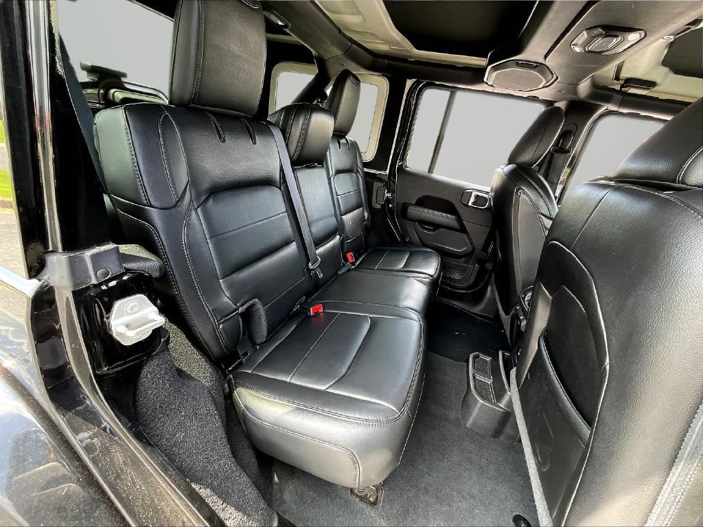 Used 2022 Jeep Wrangler Unlimited Sahara AWD/4WD image 24