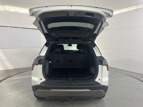 Used 2025 Chevrolet Equinox LT w/ Convenience Package II image 13