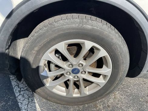 Used 2020 Ford Escape SE AWD/4WD image 2