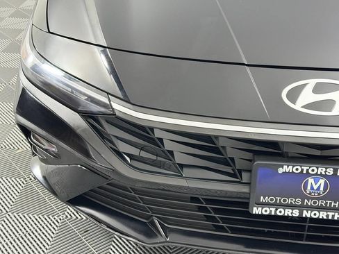 Used 2025 Hyundai Elantra SEL FWD image 3
