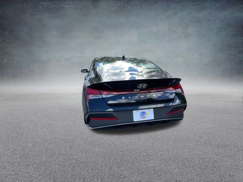 Used 2025 Hyundai Elantra Sport image 19