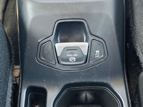 Used 2018 Jeep Renegade Latitude w/ Cold Weather Group AWD/4WD image 31