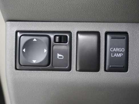 Used 2013 Nissan Frontier SL RWD image 23
