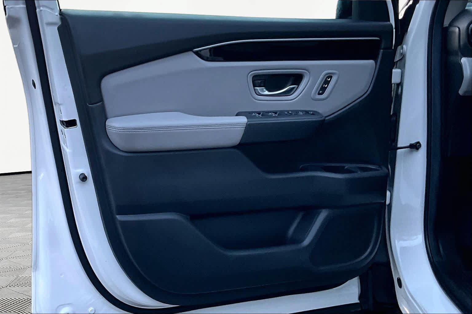 Used 2025 Honda Pilot EX-L image 22