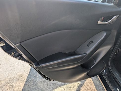 Used 2014 MAZDA MAZDA3 i Sport image 35