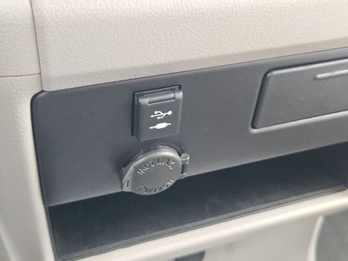 Used 2018 Toyota Sienna LE FWD image 30