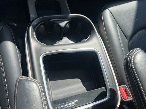 Used 2024 Chrysler Pacifica Select image 31