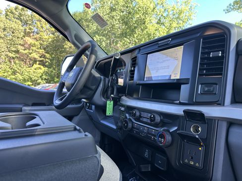 New 2025 Ford F350 XLT image 34