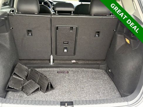 Used 2022 Volkswagen Taos SE w/ Panoramic Sunroof Package FWD image 40