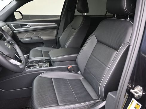 Used 2023 Volkswagen Atlas Cross Sport SE w/ Panoramic Sunroof Package image 19