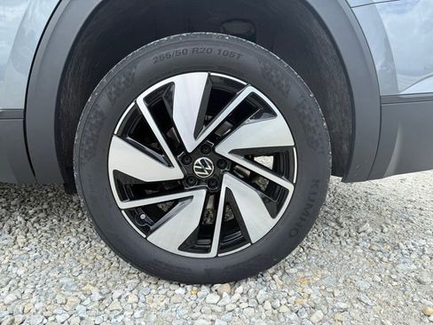 Used 2024 Volkswagen Atlas SE w/ Panoramic Sunroof Package AWD/4WD image 15