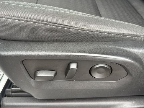 Used 2022 Chevrolet Silverado 1500 LT image 13