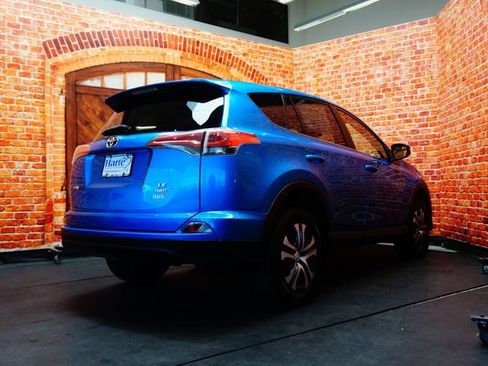 Used 2018 Toyota RAV4 LE w/ All Weather Liner Package AWD/4WD image 4