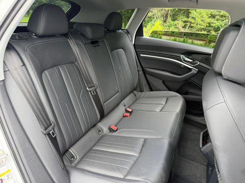 Used 2022 Audi e-tron Premium AWD/4WD image 30