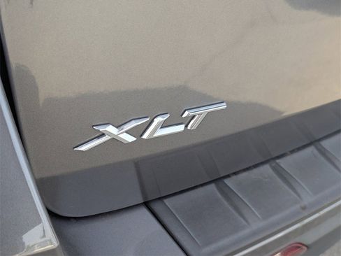 Used 2022 Ford Explorer XLT image 6