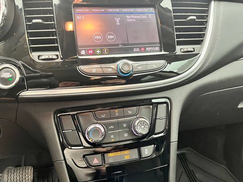 Used 2022 Buick Encore Preferred AWD/4WD image 23