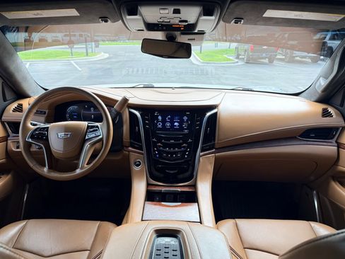 Used 2017 Cadillac Escalade Platinum AWD/4WD image 15