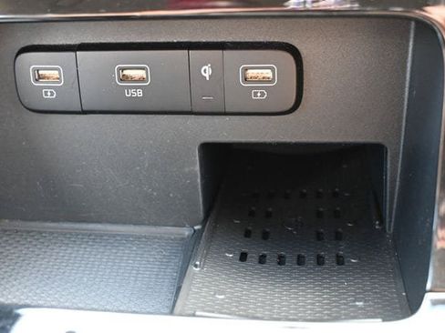 Used 2022 Kia Carnival EX FWD image 32