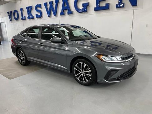 Used 2026 Volkswagen Jetta Sport FWD image 5
