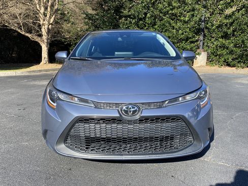 Used 2021 Toyota Corolla LE image 3