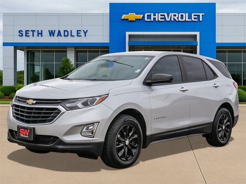 Used 2020 Chevrolet Equinox LS w/ LS Convenience Package image 3