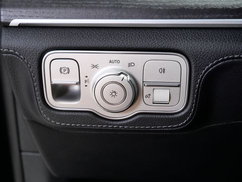 Used 2022 Mercedes-Benz GLS 580 4MATIC image 24