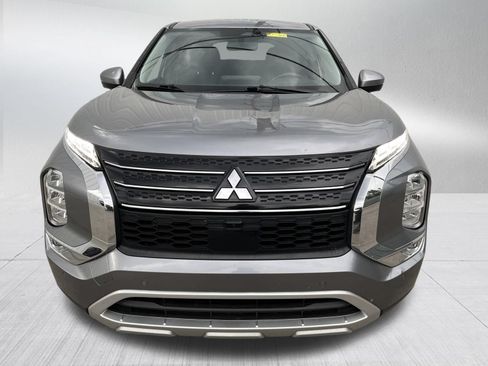 Used 2024 Mitsubishi Outlander SE FWD image 2