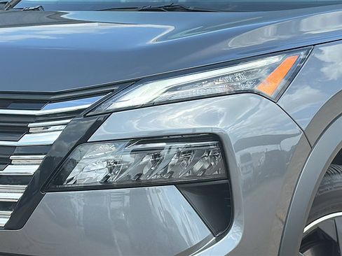 Certified 2025 Nissan Rogue SV image 4