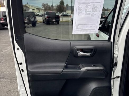 Used 2016 Toyota Tacoma TRD Off-Road w/ Towing Package image 10