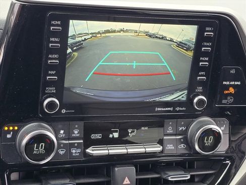 Used 2022 Toyota Highlander XLE image 17