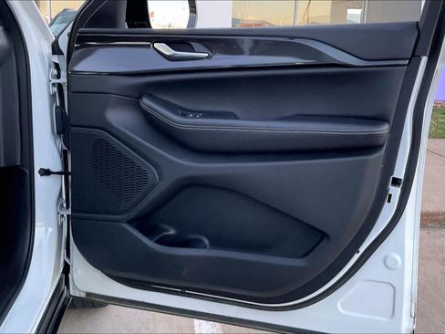 Used 2023 Jeep Grand Cherokee L Altitude image 21