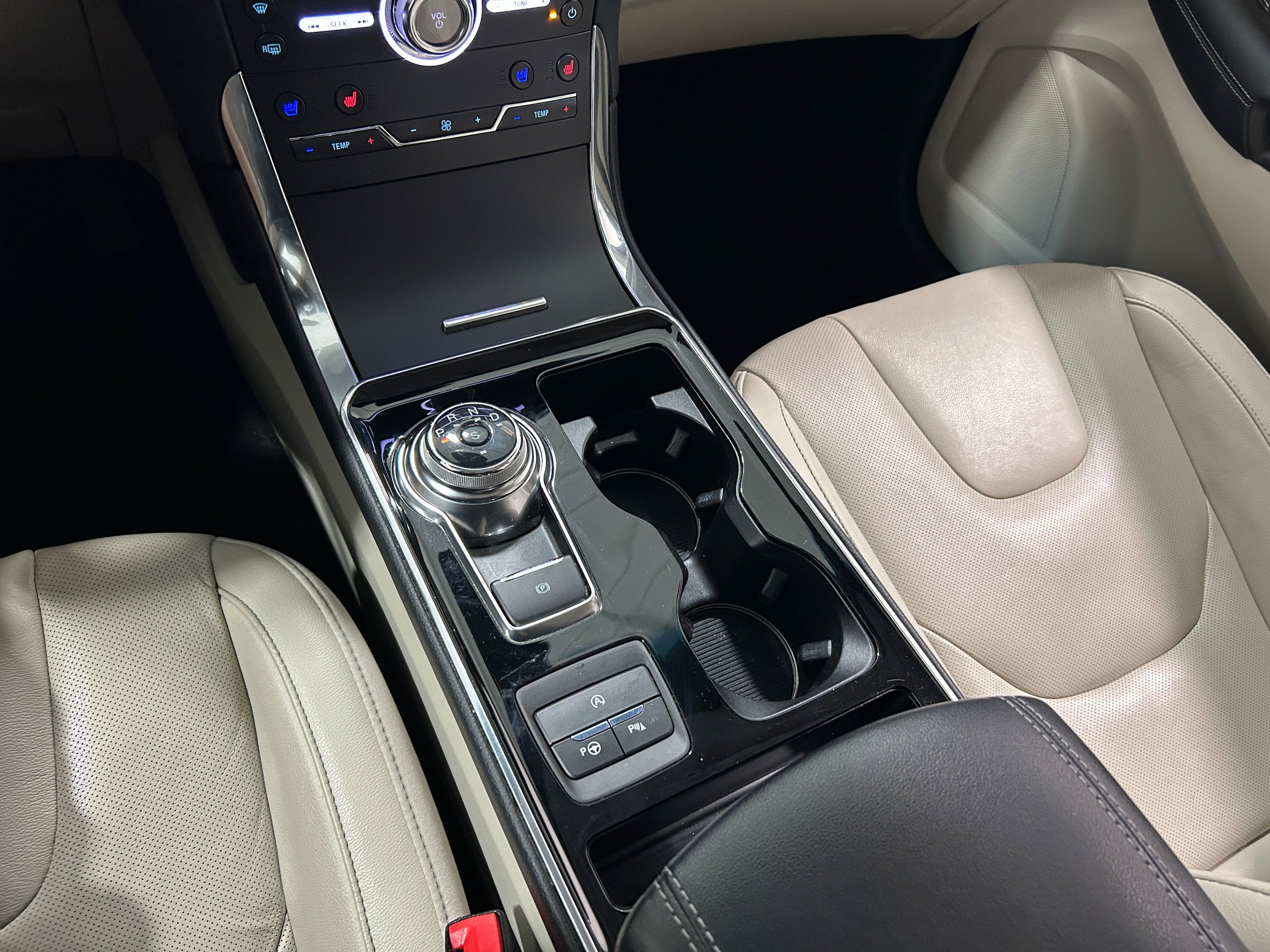 Used 2019 Ford Edge Titanium w/ Equipment Group 301A AWD/4WD image 12