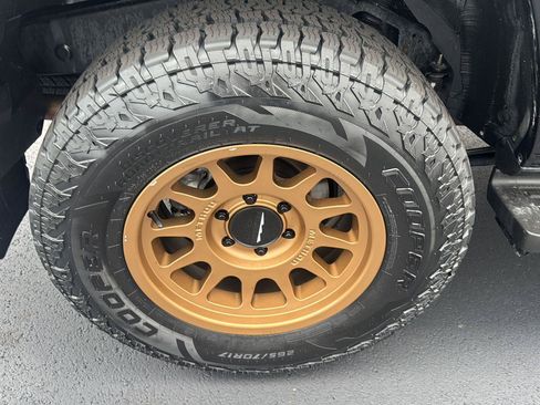Used 2023 Toyota 4Runner TRD Off-Road Premium w/ Off Road Premium Plus Package AWD/4WD image 10