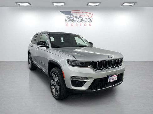 Used 2023 Jeep Grand Cherokee 4WD 4xe w/ Luxury Tech Group II image 3