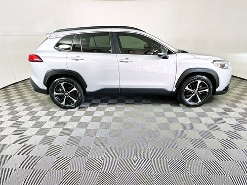 Used 2025 Toyota Corolla Cross XSE w/ Convenience Package image 2