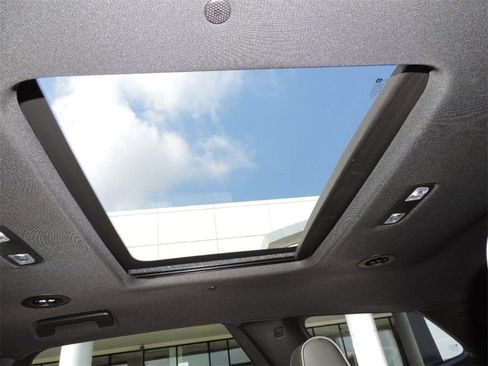 Certified 2024 Buick Enclave Avenir w/ Avenir Technology Package image 10