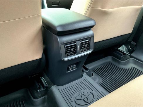 Used 2021 Toyota RAV4 XLE w/ Protection Package (TMS) AWD/4WD image 10