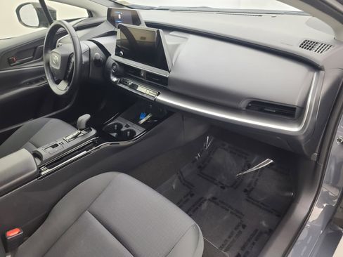 Used 2025 Toyota Prius LE image 13