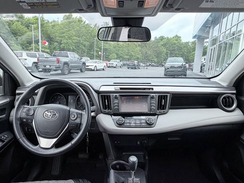 Used 2017 Toyota RAV4 XLE FWD image 10