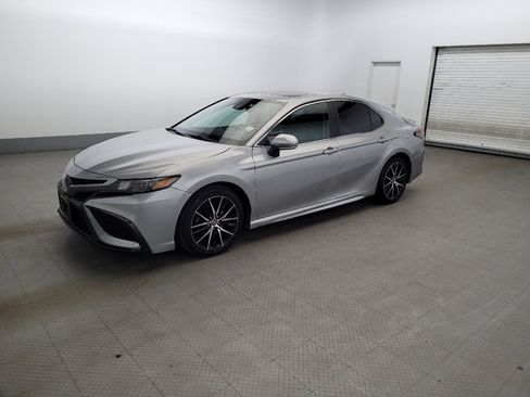 Used 2021 Toyota Camry SE w/ Cold Weather Package FWD image 2