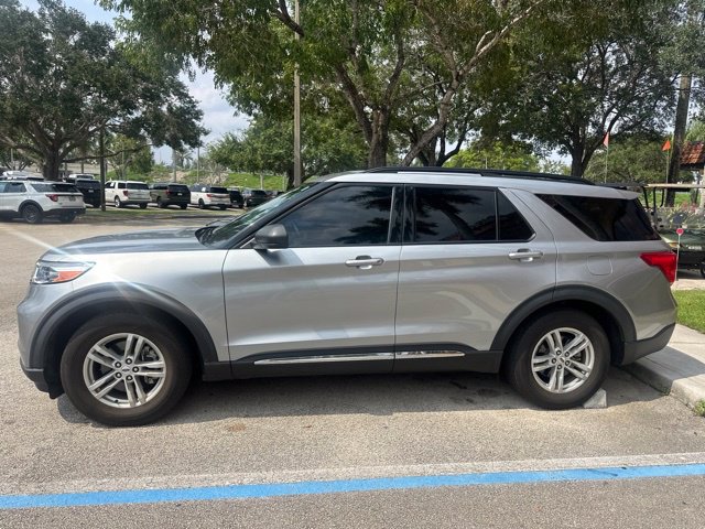 Used 2023 Ford Explorer XLT w/ Equipment Group 202A RWD image 2