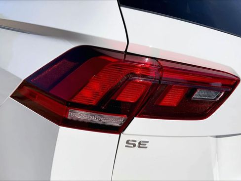 Used 2022 Volkswagen Tiguan SE FWD image 29